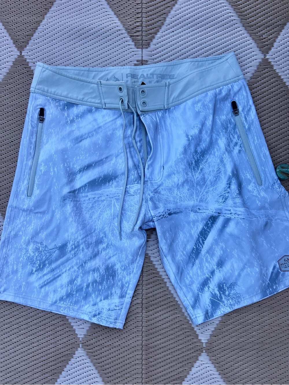 Realtree Fishing Surf / Board Shorts Men’s 32 Gray Water Camo Performance Swim